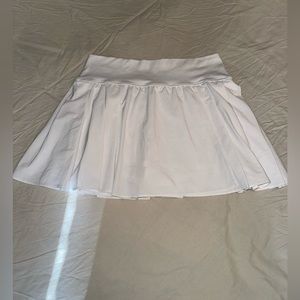 White aerie tennis skirt. Size large